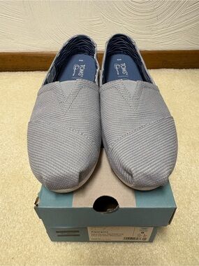 Toms Women’s Classic Slip-On — Light Gray Canvas